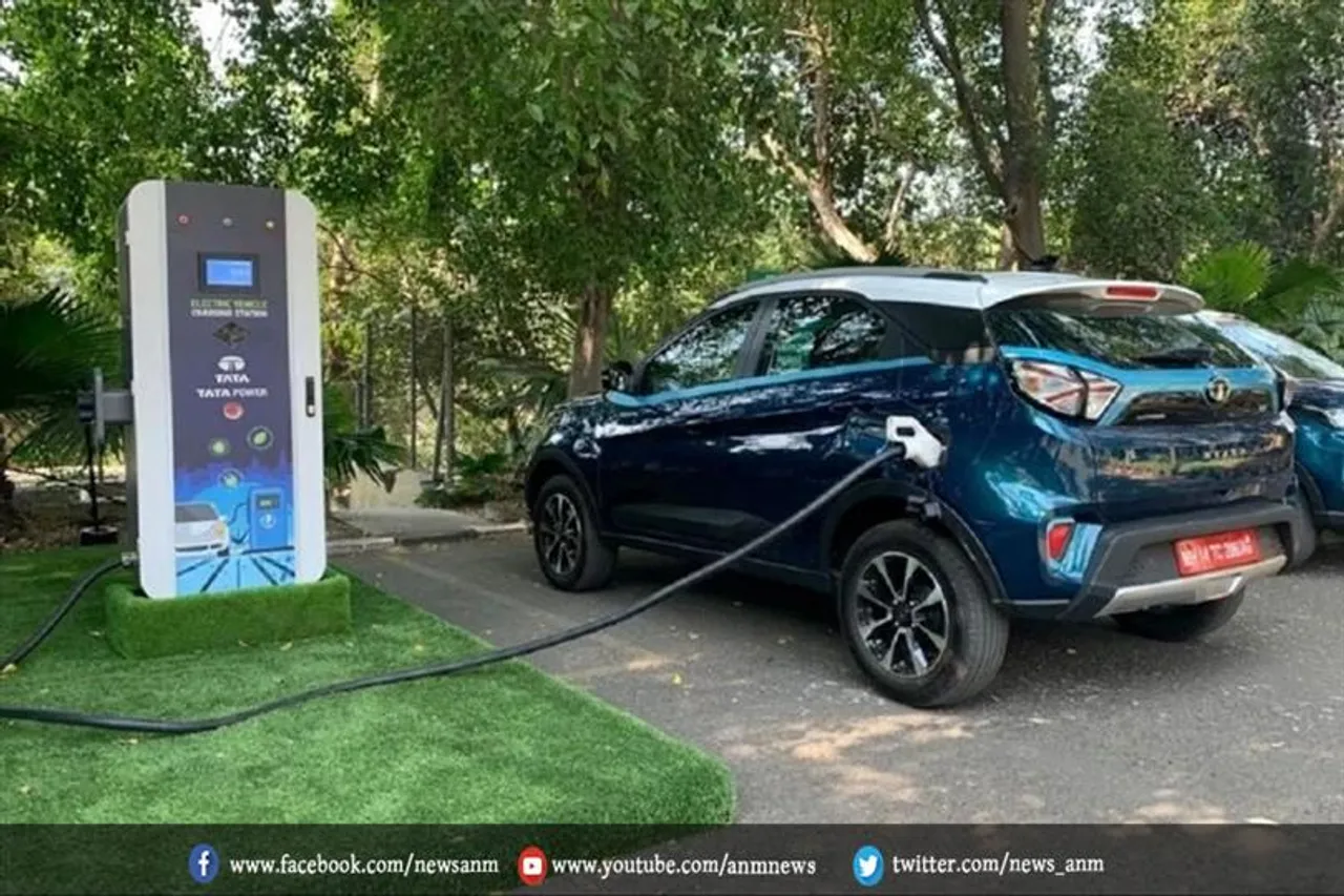 इलेक्ट्रिक वाहनों के लिए बैटरी स्वैपिंग नीति लाएगी सरकार