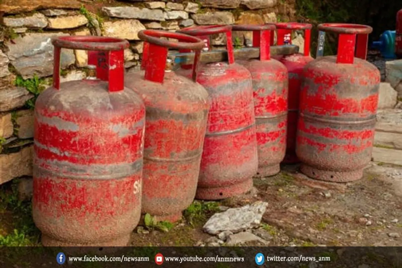 रसोई गैस सिलेंडर की बुकिंग पर मिलेगा 2700 रुपये का कैशबैक ऑफर