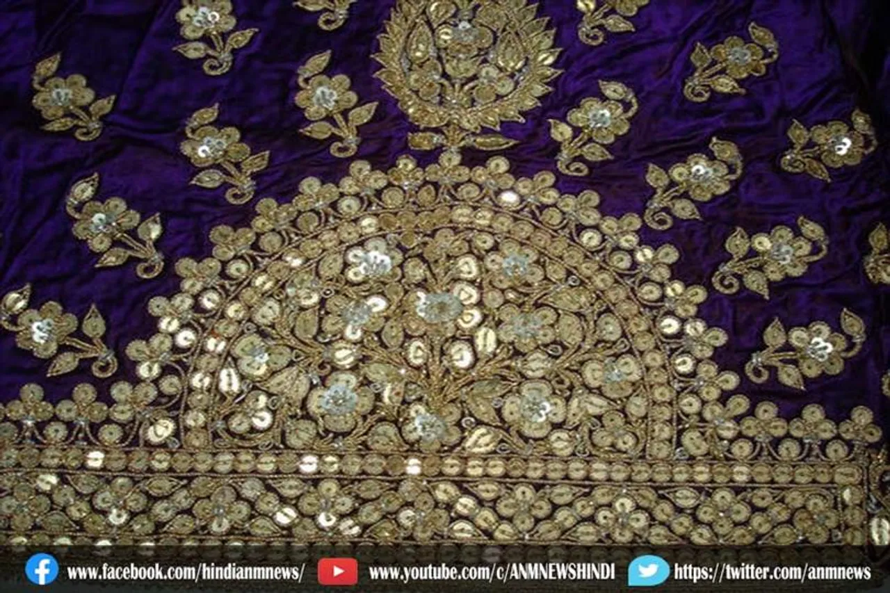 बेरोजगार युवा पेश कर रहे है कढ़ाई और जरी का काम