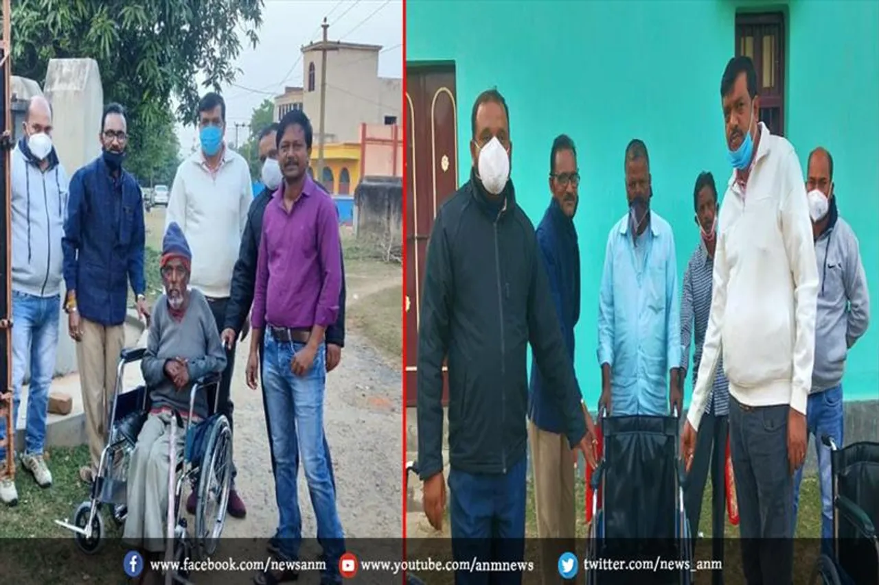 बाराबनी विधायक की पहल पर तीन दिव्यांगजन को मिला व्हीलचेयर