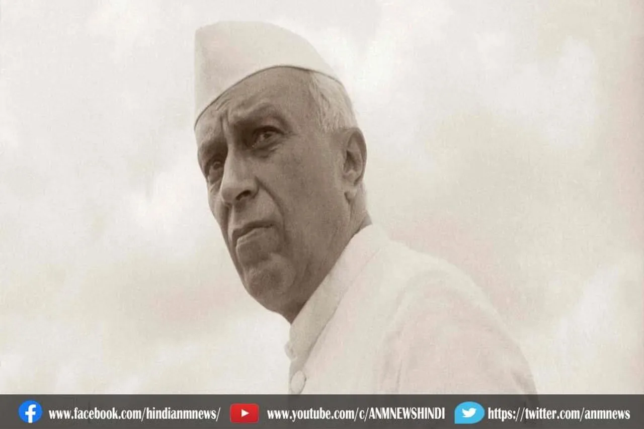 पहले प्रधानमंत्री की तस्वीर नहीं होने पर उठाए सवाल