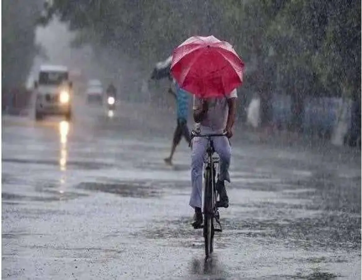 देश के कई इलाकों में आज भारी बारिश