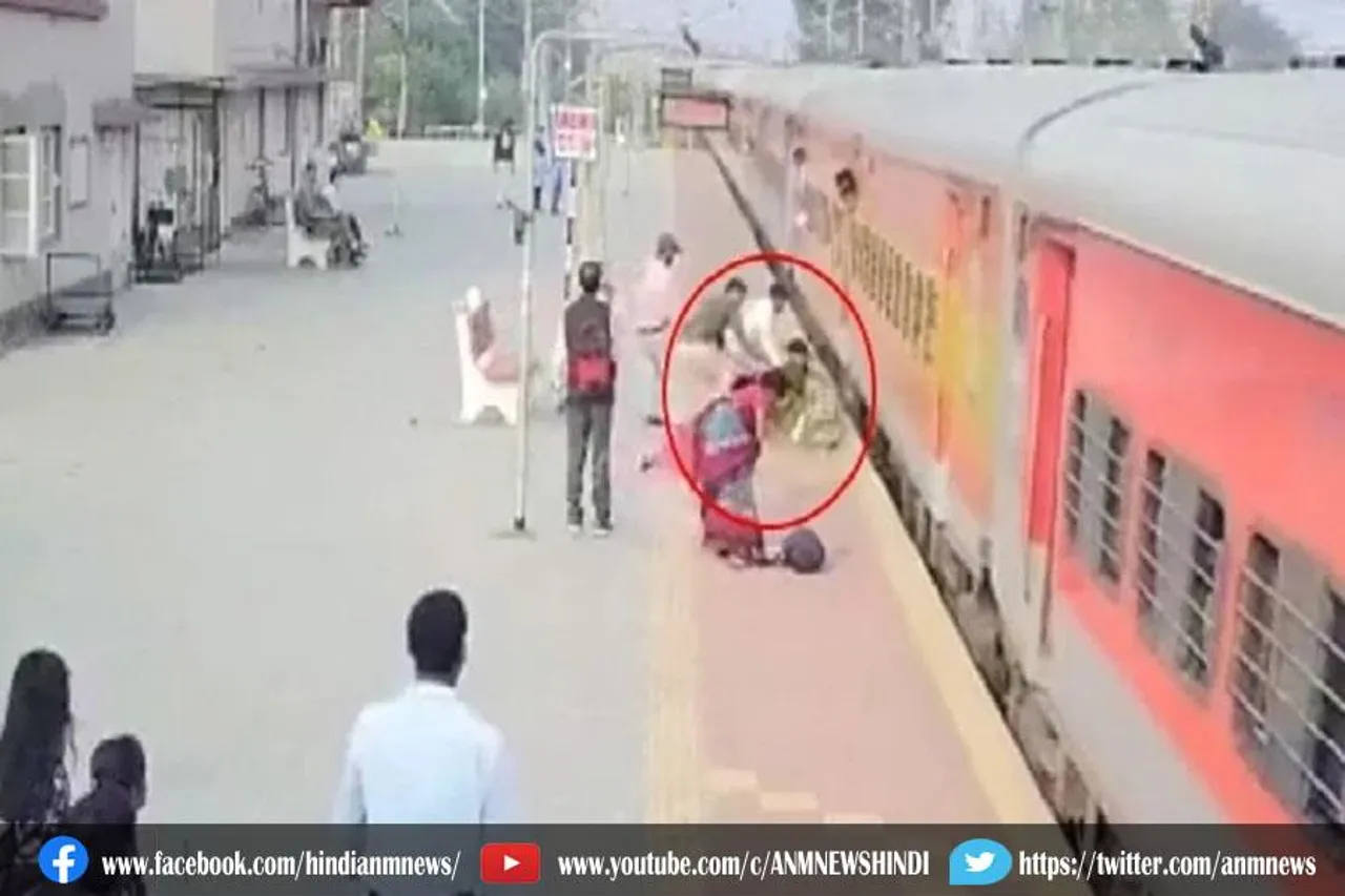 पश्चिम बंगाल: चलती ट्रेन से कूद गई महिला, देखे वीडियो