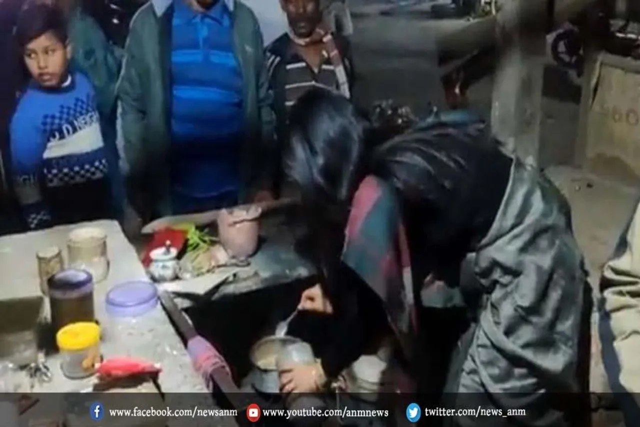 टी-स्टाल पर चाय बनाती दिखीं महुआ मोइत्रा, वायरल हुआ Video