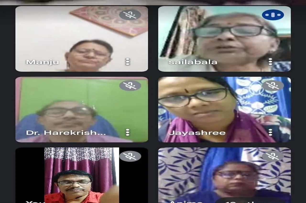ज्ञान,अनुभूति, सामर्थ्य तथा कलात्मक दक्षता :  अनुवाद कार्य को प्रभावी बनाते हैं।