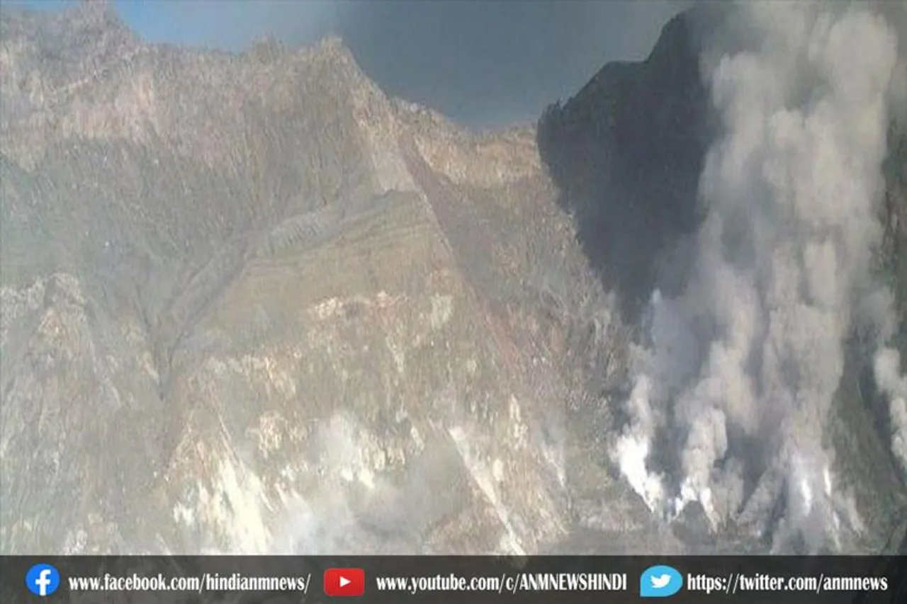 न्यूजीलैंड के व्हाइट आइलैंड में राख उत्सर्जन