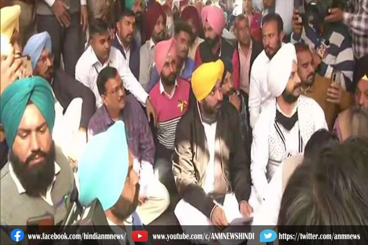 पंजाब में शिक्षकों के धरने में पहुंचे अरविंद केजरीवाल