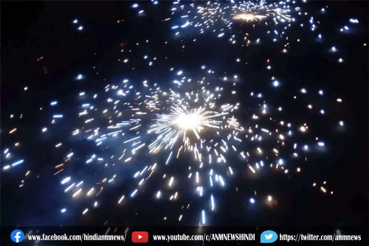 प्रतिबंध के बावजूद खूब चले पटाखे