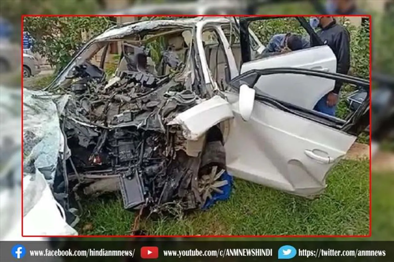ऑडी कार बिजली खंबे से टकराई, 7 लोगों की मौत