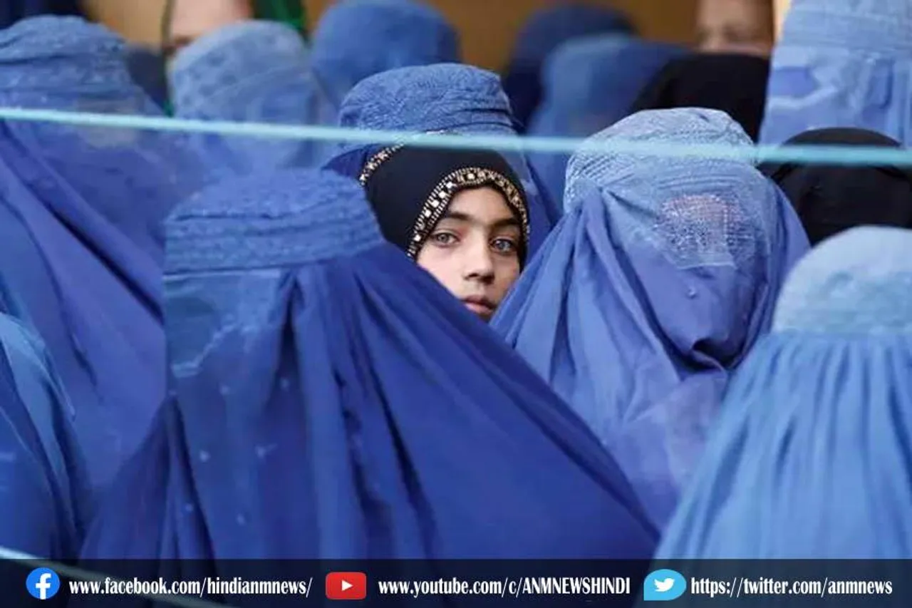 अफगान सरकार की महिला कर्मियों को दी हिदायत