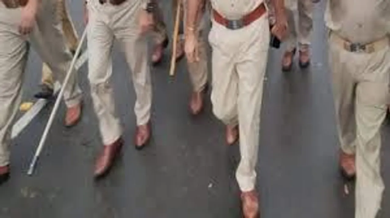 यूपी के गोरखपुर में पुलिस पेट्रोलिंग टीम पर हमला, एक गिरफ्तार, दो फरार