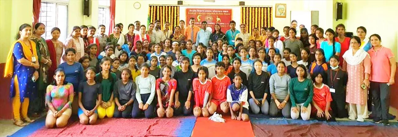 केंद्रीय विद्यालय में योग (छात्राओं) के लिए क्षेत्रीय खेल प्रतियोगिता