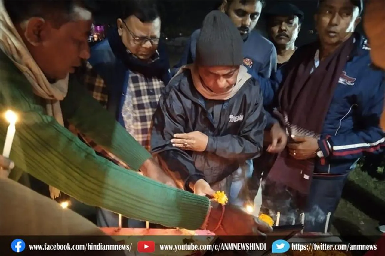 कुल्टी के केंदुआ बाजार में तीनों सेना के प्रमुख सीडीएस बिपिन रावत सहित अन्य जवानों को भावभीनी श्रद्धांजलि दी गई