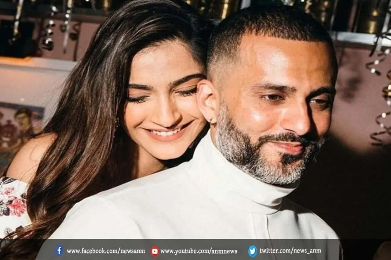 बॉस लेडी लुक में दिखीं सोनम कपूर