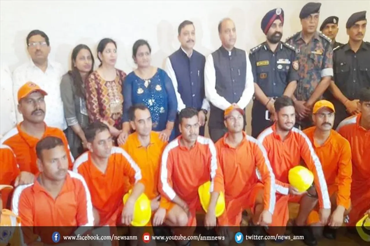 टिंबर ट्रेल में फंसे सभी 11 पर्यटकों को सुरक्षित निकाला गया