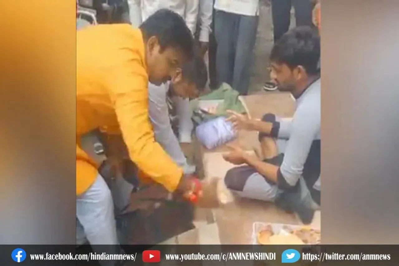 पूरी तरह से पलटा चूड़ी बेचने वाले की पिटाई का मामला