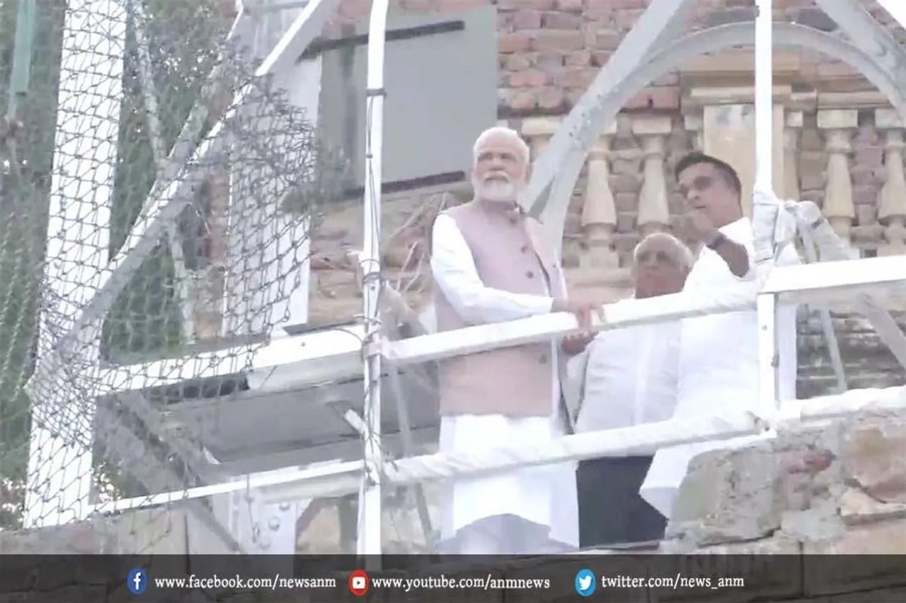 पीएम मोदी मोरबी में घटनास्थल पहुंचे