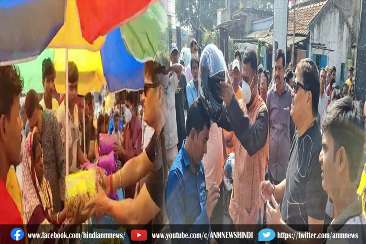 70 कंबल एंव दो पाहिया राहगीरो में 30 को हेलमेट का वितरण किया गया