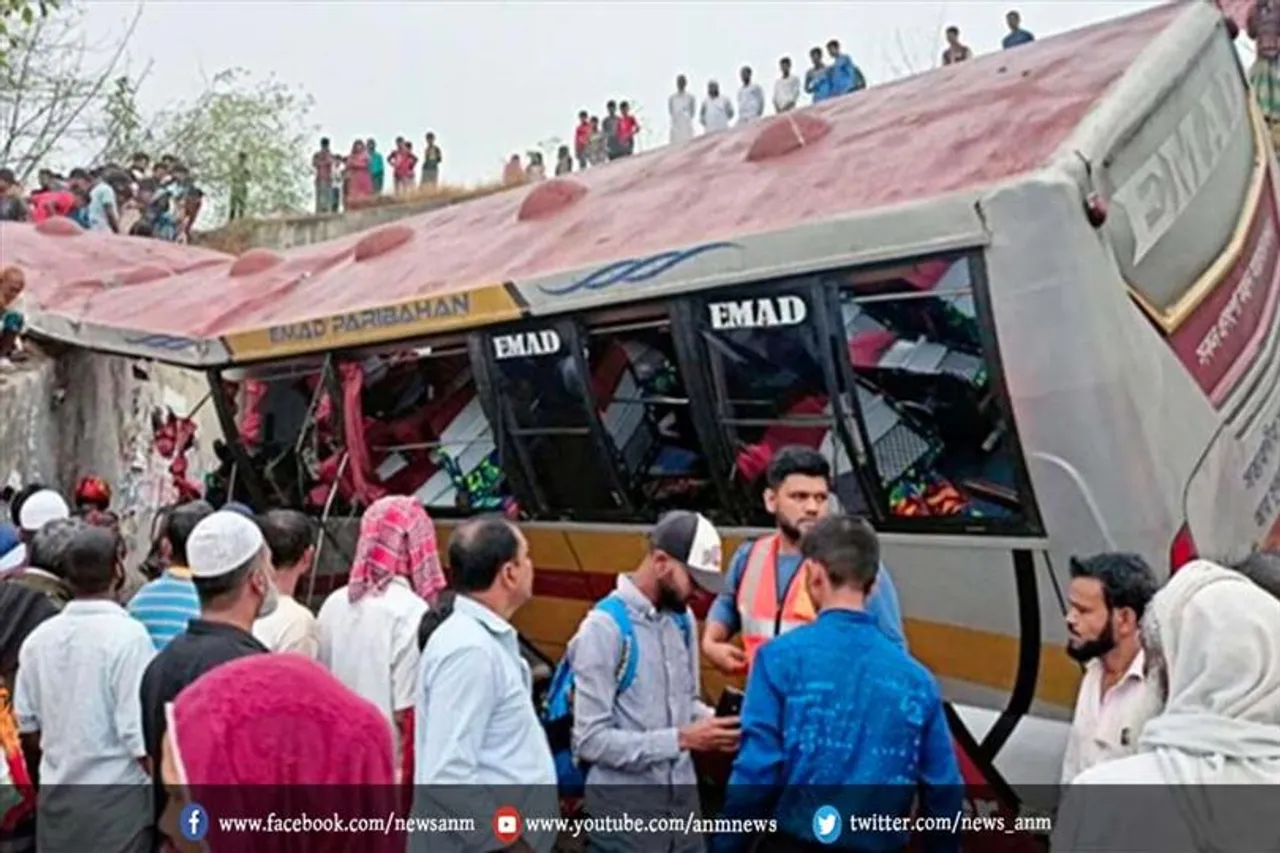 बस खाई में गिरने से 17 की मौत