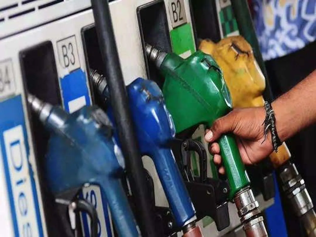फिर महंगा हुआ पेट्रोल-डीजल