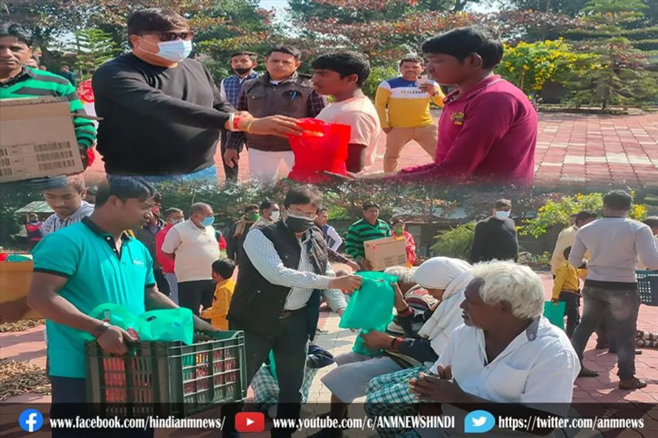 तृणमूल की स्थापना दिवस के अवसर पर कुष्ट रोगियों में टिफिन वितरण