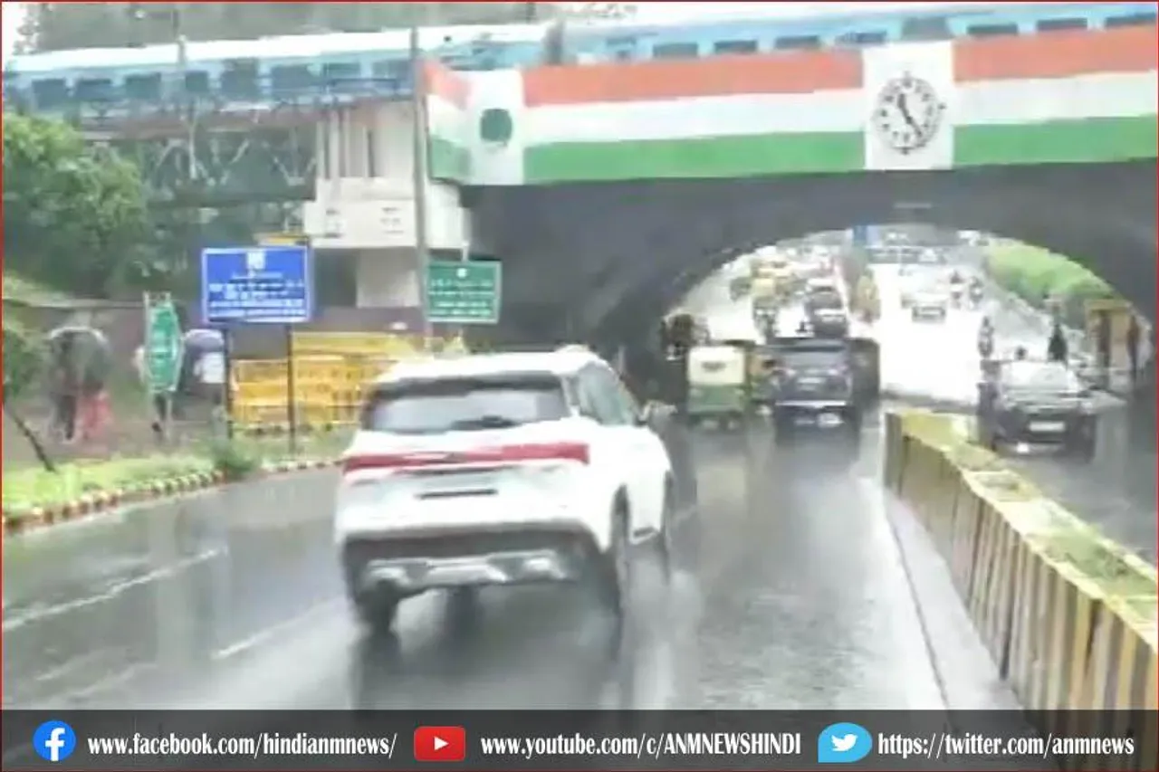 दिल्ली और मुंबई में भारी बारिश