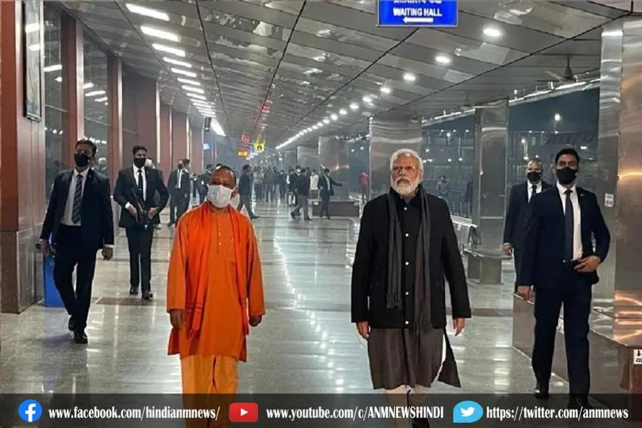 देर रात रेलवे स्टेशन पहुंचे पीएम मोदी