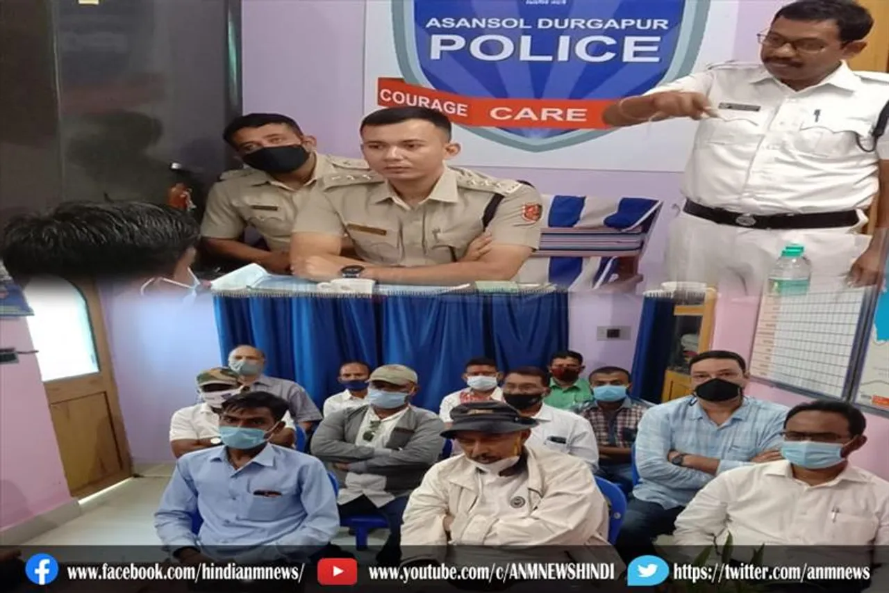 नवमीं पूजा के दौरान भीड़ नियंत्रण को लेकर पुलिस ने कल्यानेश्वरी मंदिर समिति सदस्यों के साथ की बैठक