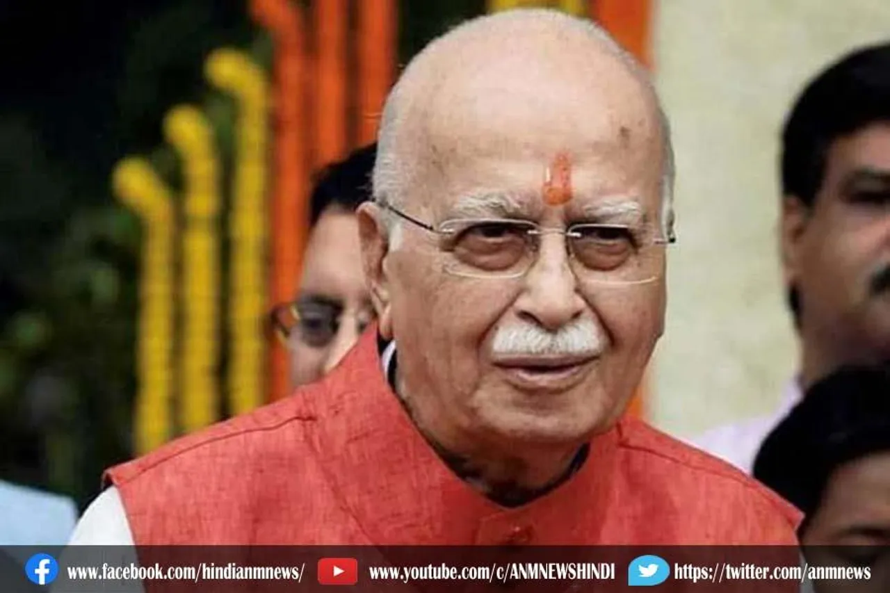 आडवाणी ने अपने आवास पर फहराया राष्ट्रीय ध्वज