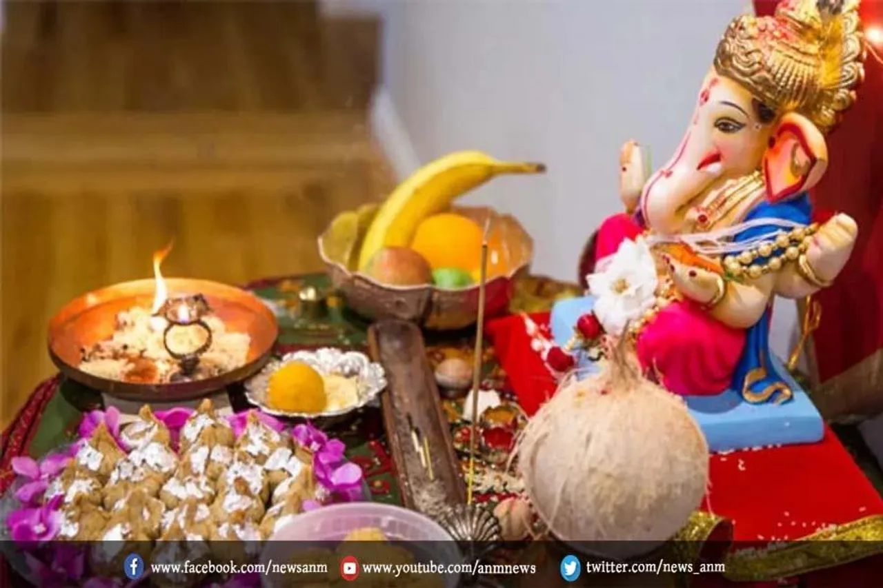 राशिनुसार भगवान गणेश को लगाएं इन चीजों का भोग