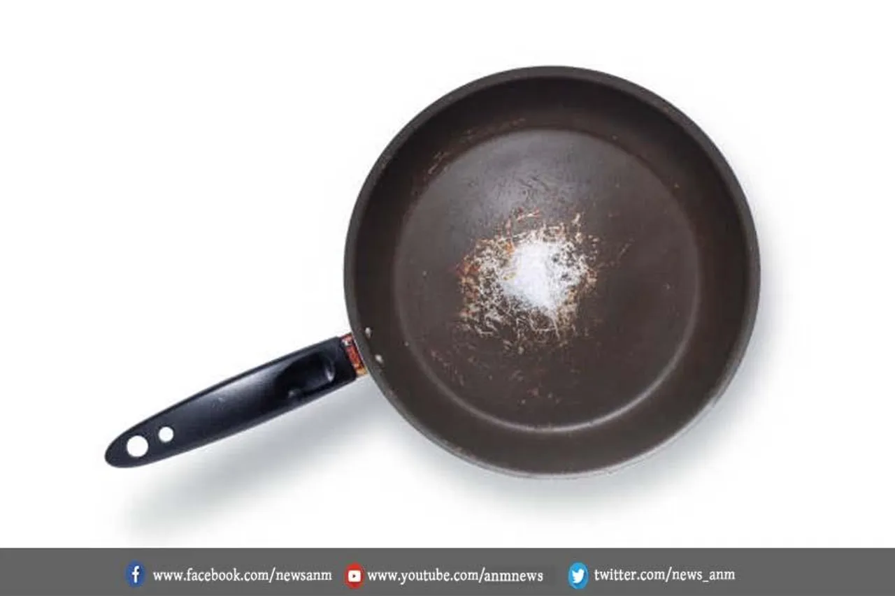 स्क्रैच होने पर Non Stick बर्तनों को तुरंत कर दें Kitchen से बाहर
