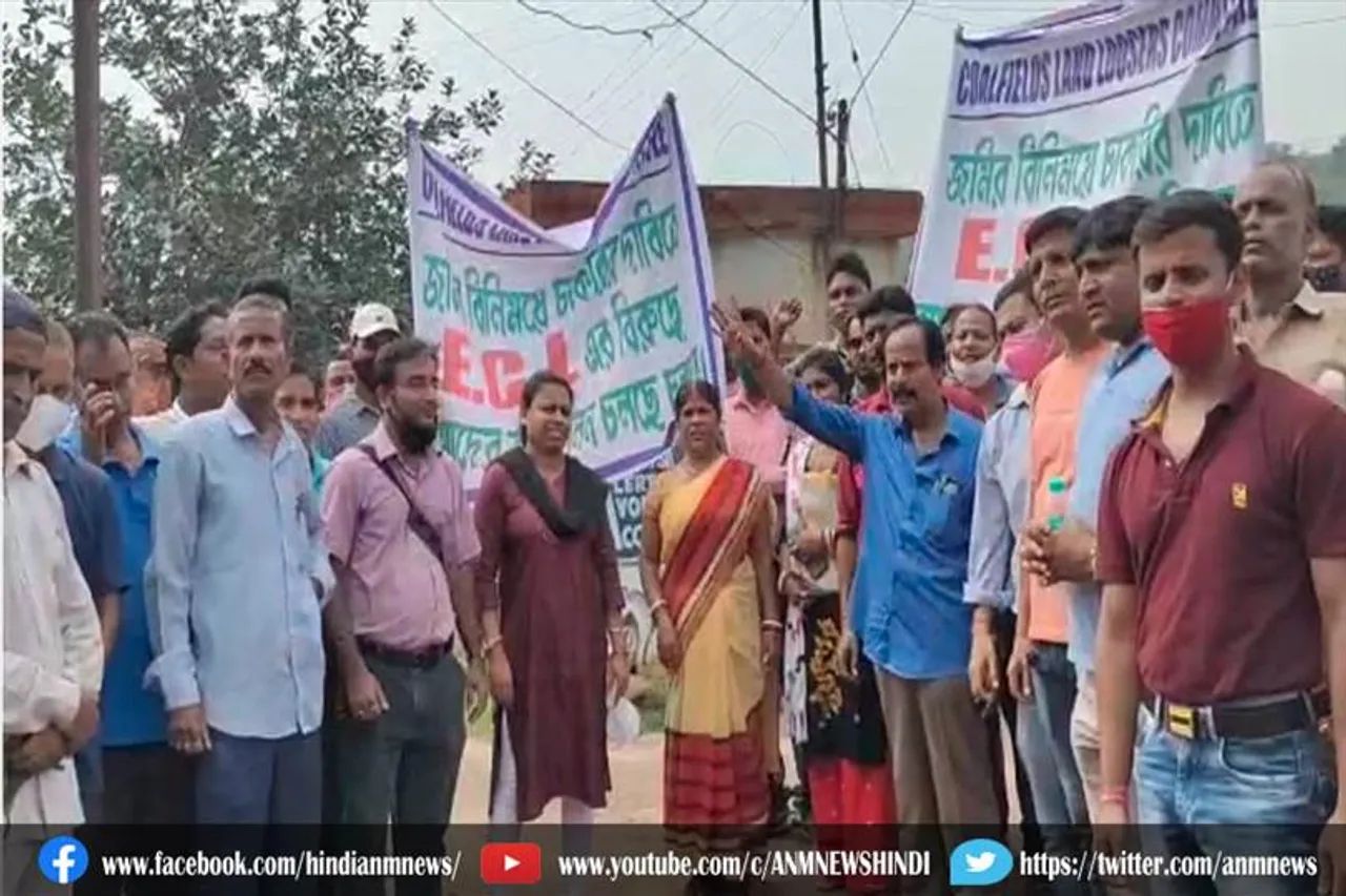 जमीन के बदले नौकरी की मांग को लेकर जमींदाताओं का धरना प्रदर्शन