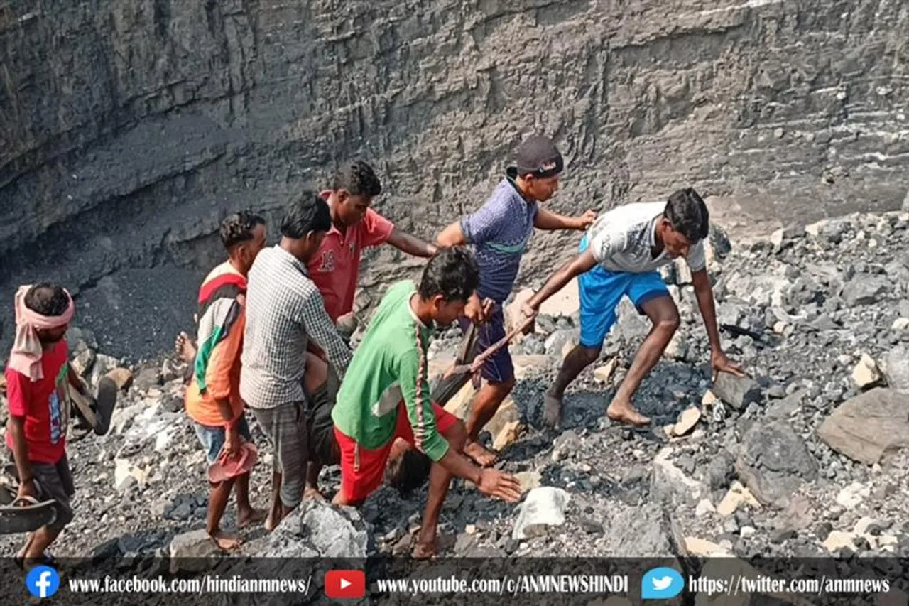 कोयला खदान से युवक का शव बरामद