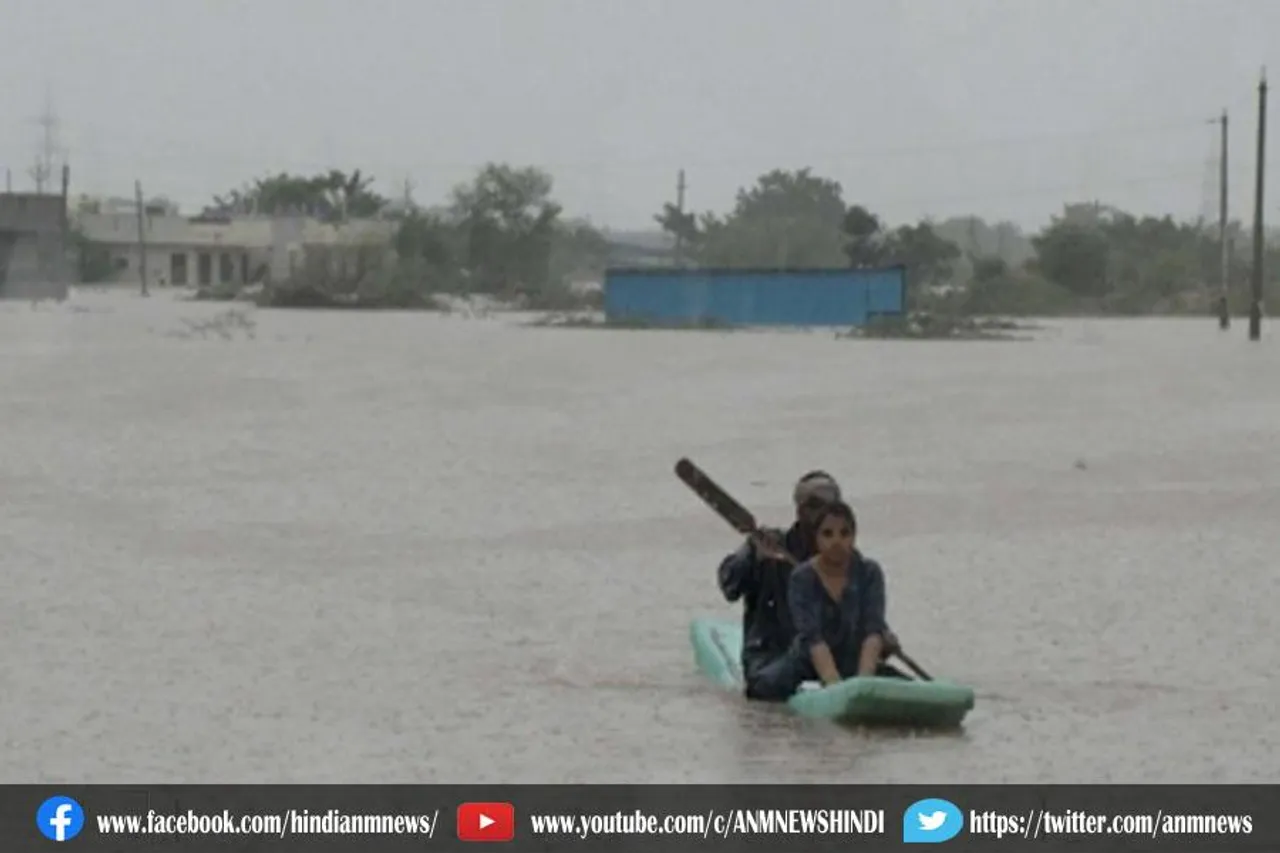 बाढ़ में बह गए दुल्हन समेत 5 लोग
