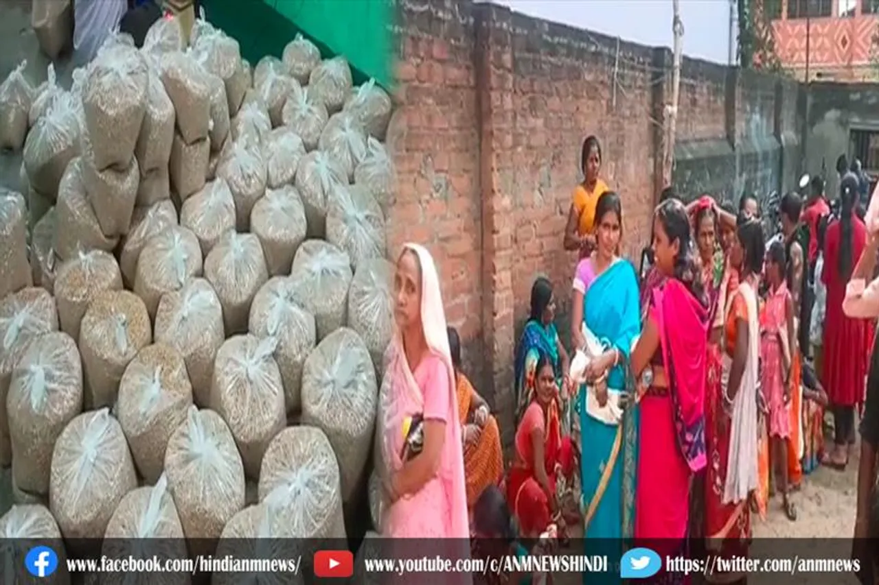 छठव्रती महिलाओं को गेहूं और साड़ी वितरण किया गया