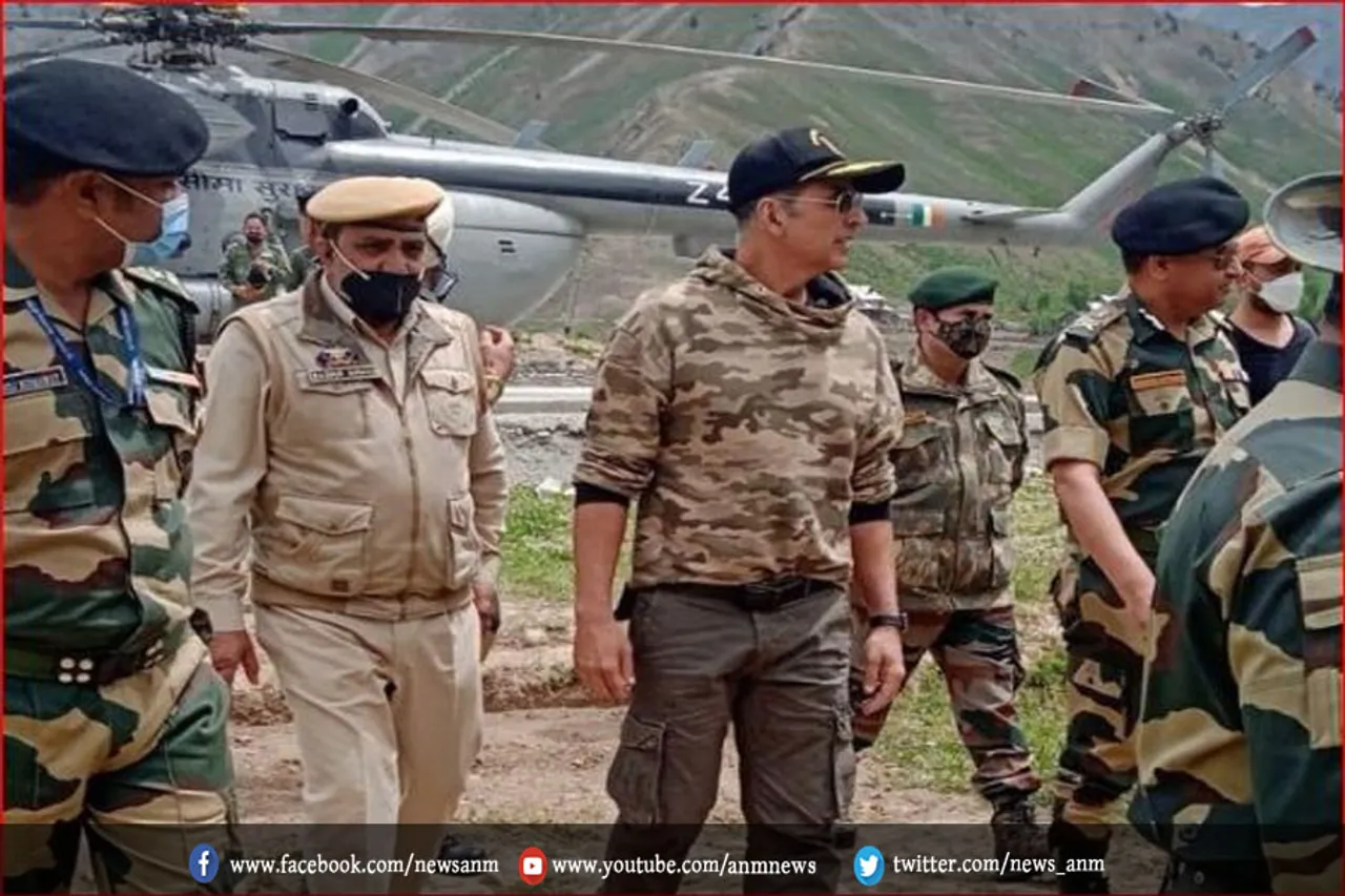 अक्षय ने एलओसी के पास के गाँव का दौरा कर किया 1 करोड़ रुपये दान