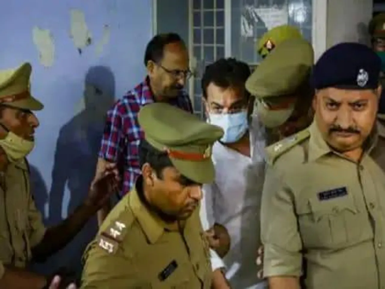 लखीमपुर हिंसा: पुलिस रिमांड में आशीष मिश्रा को डेंगु
