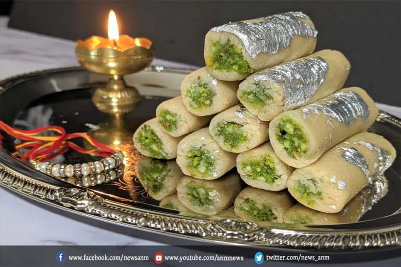 बनाएं काजू पिस्ता रोल