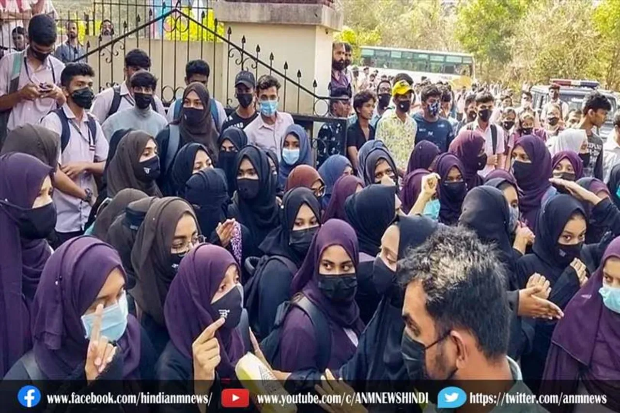 हिजाब विवाद पर हाईकोर्ट की बड़ी बेंच आज करेगी सुनवाई