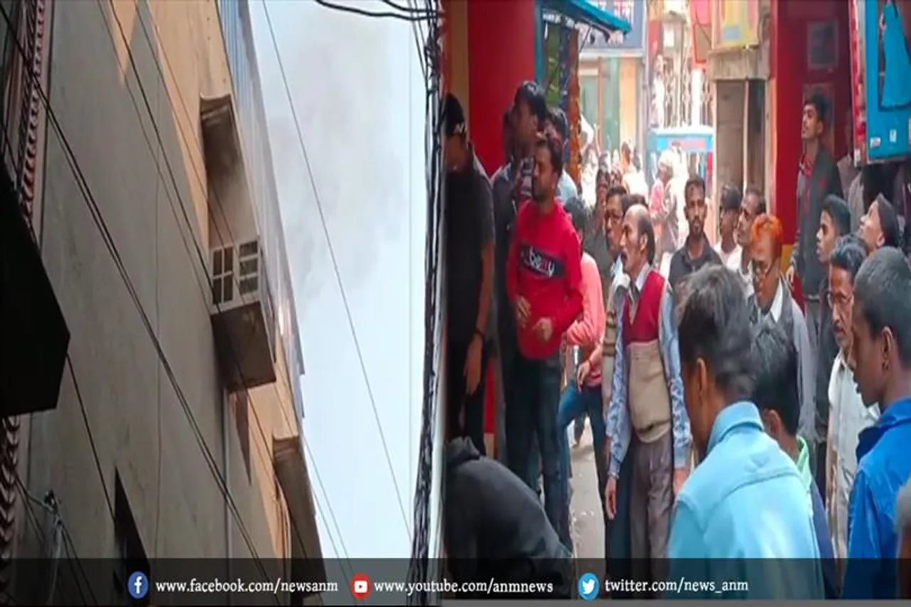 कपड़े की दुकान में लगी आग