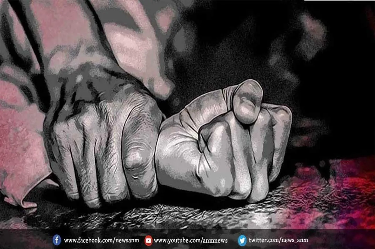 ब्लैकमेल कर किया दुष्कर्म