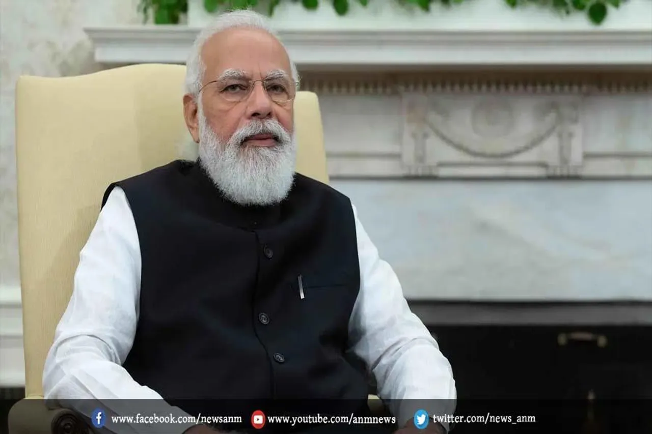 पीएम मोदी को 108 पूर्व नौकरशाहों की चिट्ठी