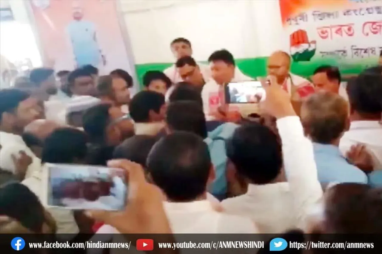 कांग्रेस कार्यकर्ताओं के दो समूह आपस में ही भिड़ गए
