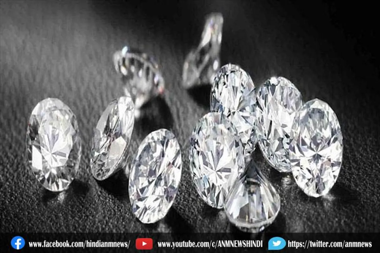 शोरूम में पहुंची महिला ने चुरा लिए करोड़ों के हीरे