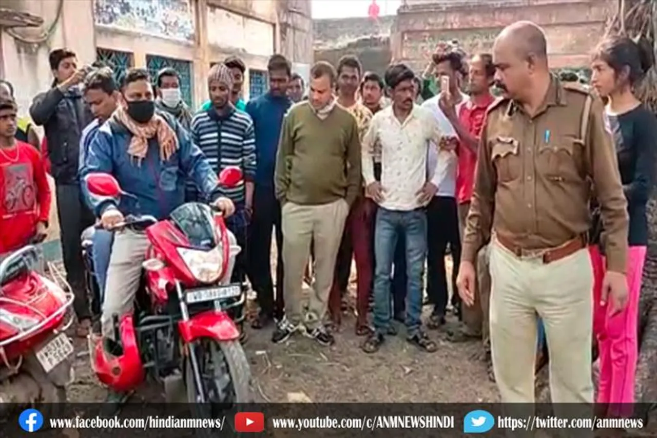 प्रधानाध्यापक का घेराव कर विरोध प्रदर्शन