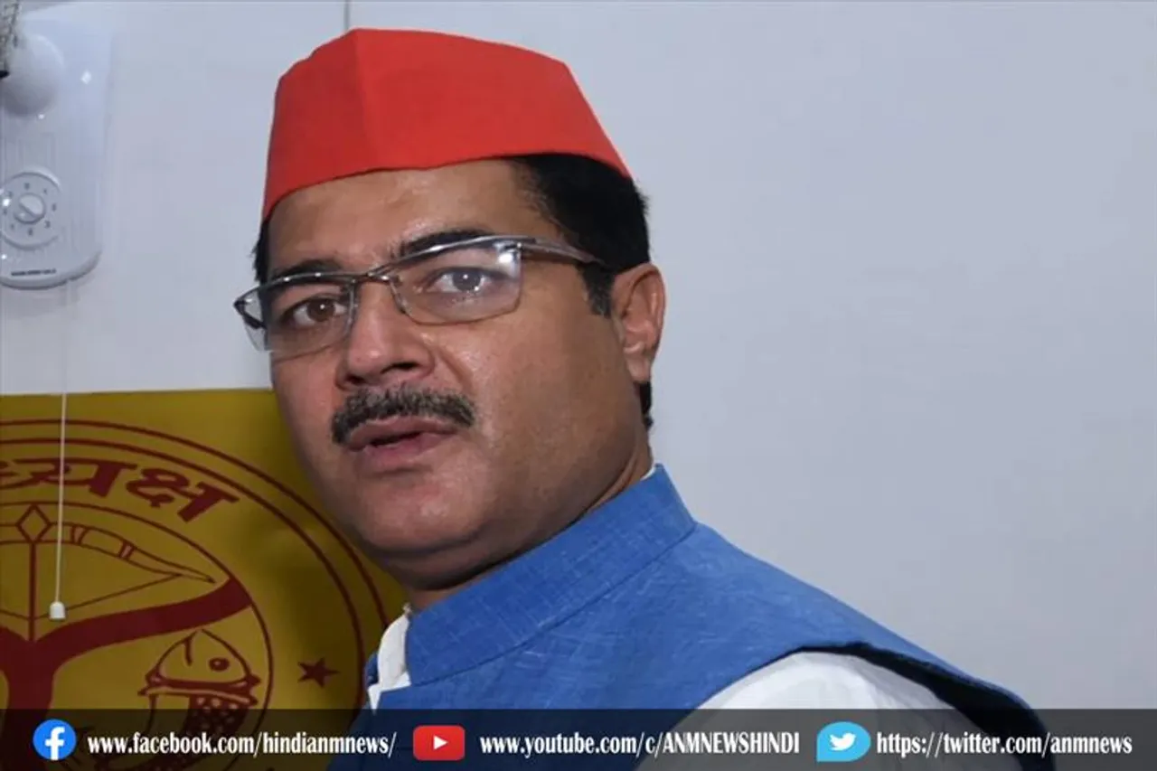 पुलिस ने अनशन के कारण सपा विधायक को उठाकर भेजा अस्पताल