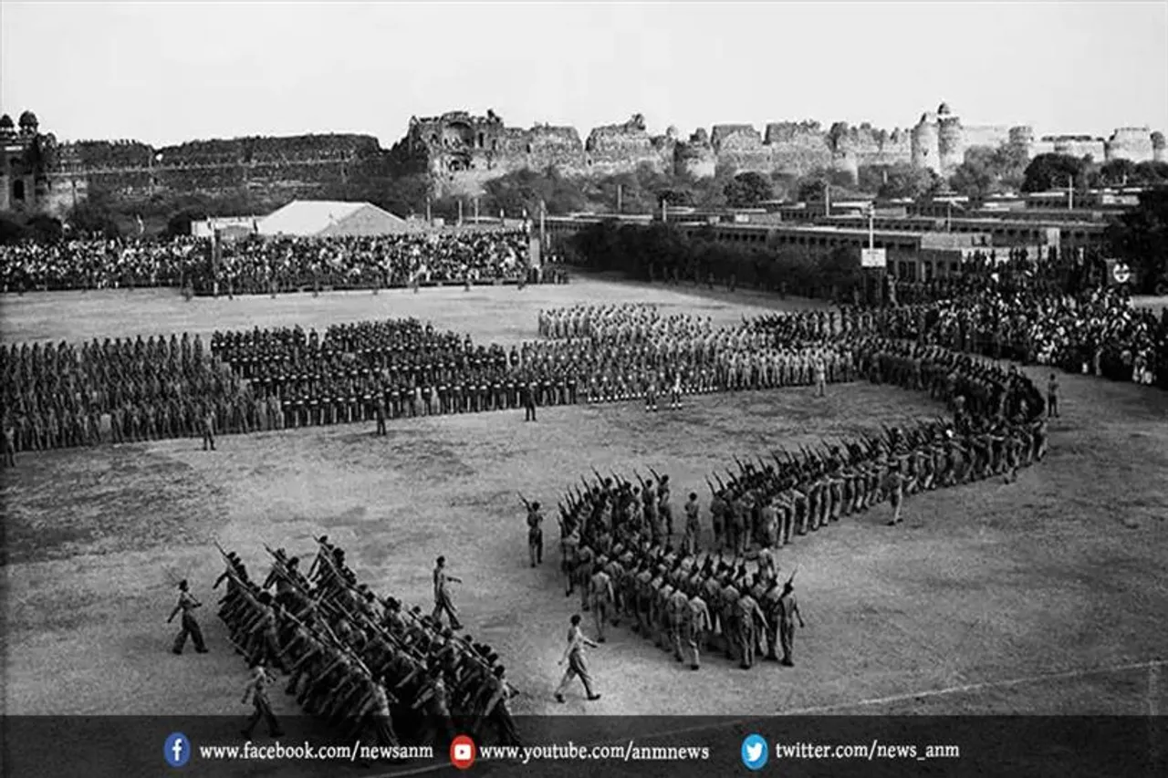 1951 से शुरू हुई सुबह के समय परेड