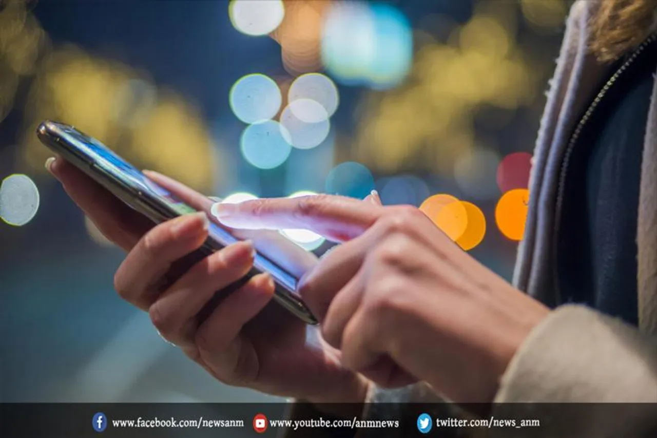 2021 में लोगों ने मोबाइल पर 3.8 लाख करोड़ घंटे बिताए