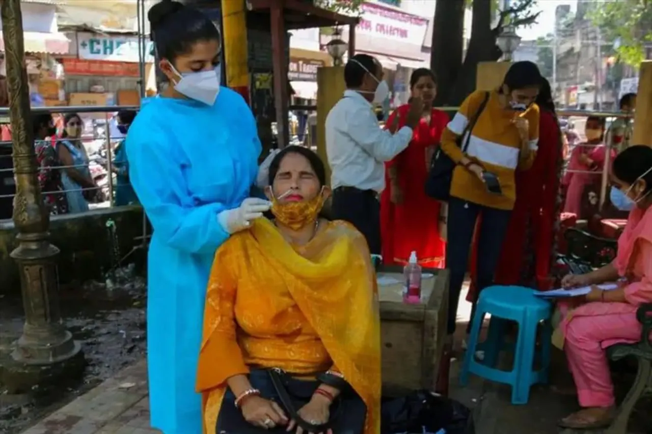 24 घंटे में आए 15981 नए केस, 166 मरीज़ों की मौत