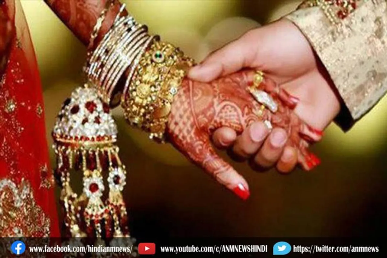 वीडियो: मंडप में पहुंचने के लिए कार या घोड़ी से नहीं दूल्हे ने लिया ये सहारा